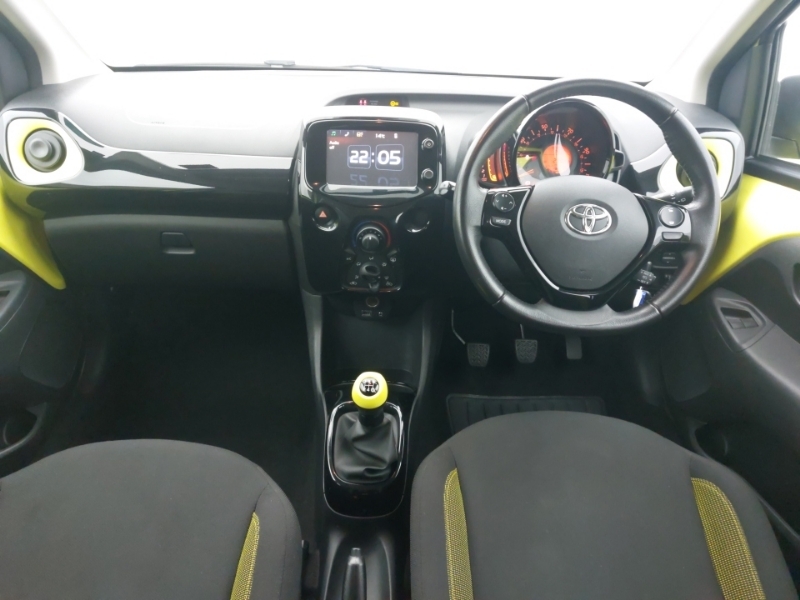 Toyota Aygo 1.0 Vvt-i X-cite 3 SM16XFB Yellow #3