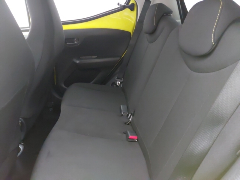 Toyota Aygo 1.0 Vvt-i X-cite 3 SM16XFB Yellow #6