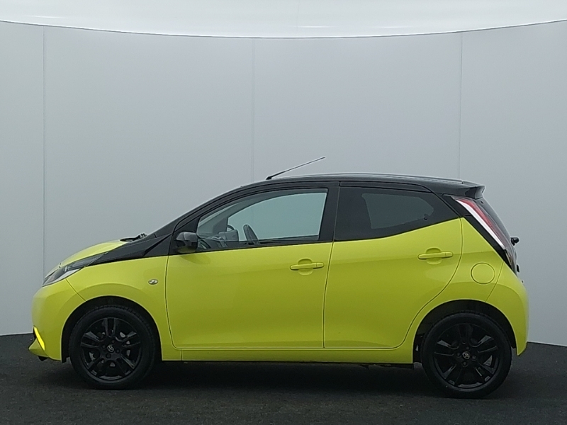 Toyota Aygo 1.0 Vvt-i X-cite 3 SM16XFB Yellow #4