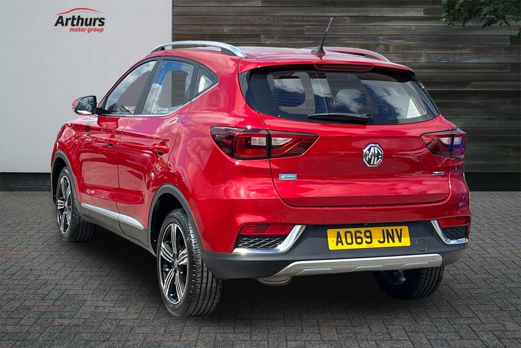 MG ZS Exclusive AO69JNV Red #5