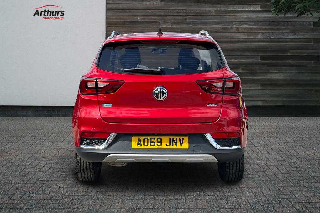 MG ZS Exclusive AO69JNV Red #4