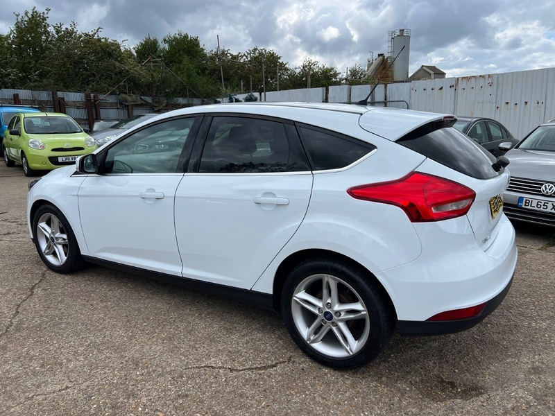 Ford Focus Zetec White #4