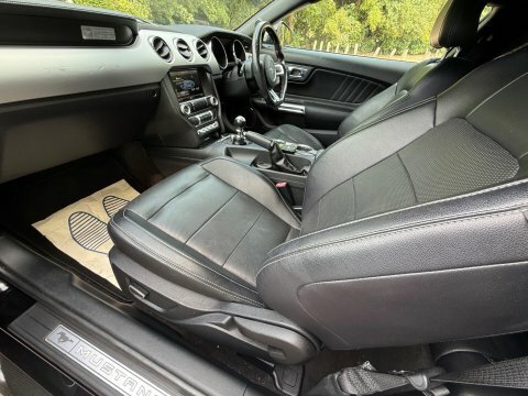 Ford Mustang 2.3T Ecoboost Fastback Black #2