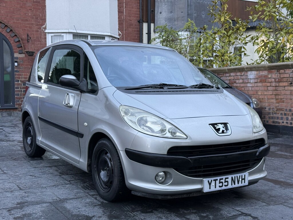 Peugeot 1007 Hatchback 1.4 Dolce 2005 Grey