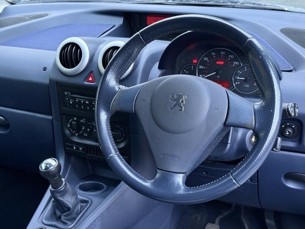 Peugeot 1007 Hatchback Yellow #25