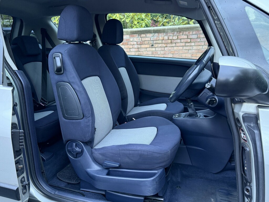 Peugeot 1007 Hatchback 1.4 Dolce 2005 Grey #4