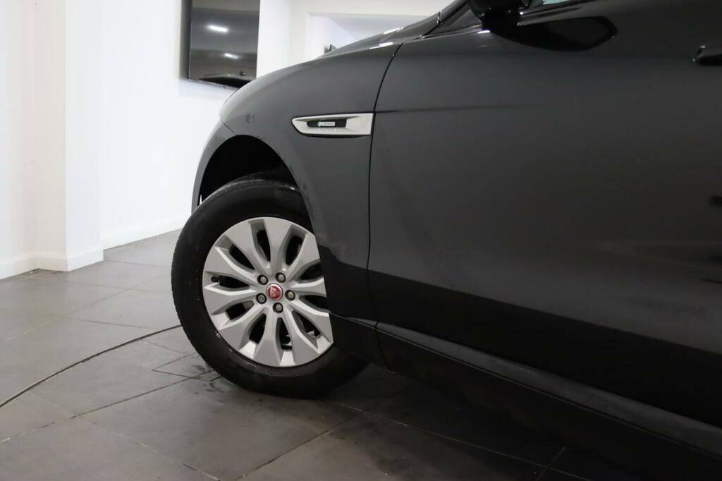 Jaguar F-Pace 2.0 D180 R-sport RA18KZC Black #4