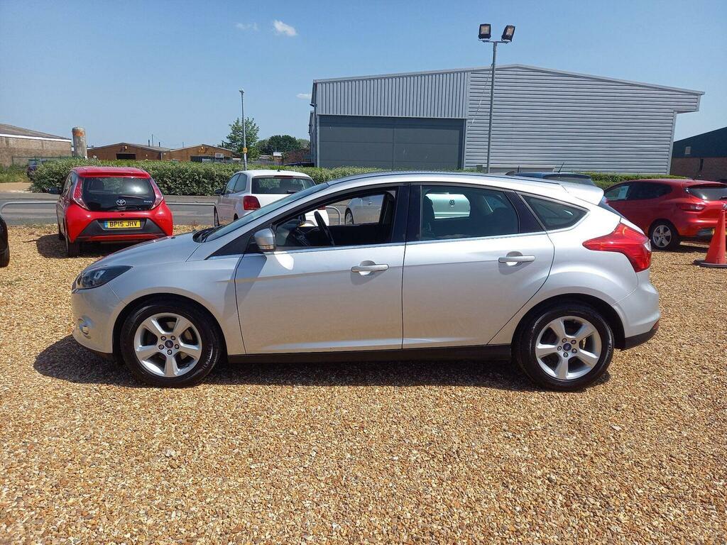 Ford Focus Hatchback 1.6 Tdci Zetec Navigator Euro 5 Ss YN14UHW Silver #4