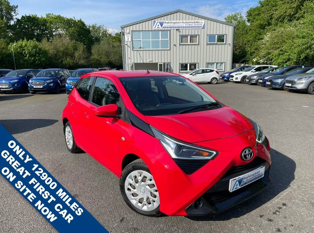 Toyota Aygo 1L X-play Red