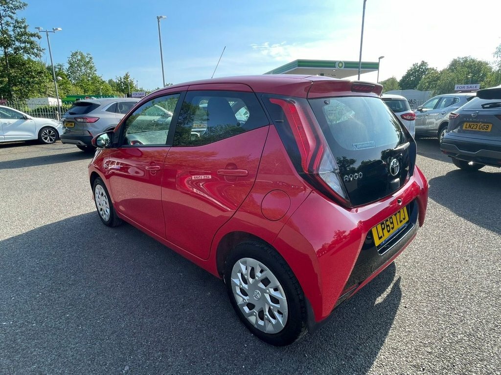 Toyota Aygo 1L X-play LP69TZJ Red #5