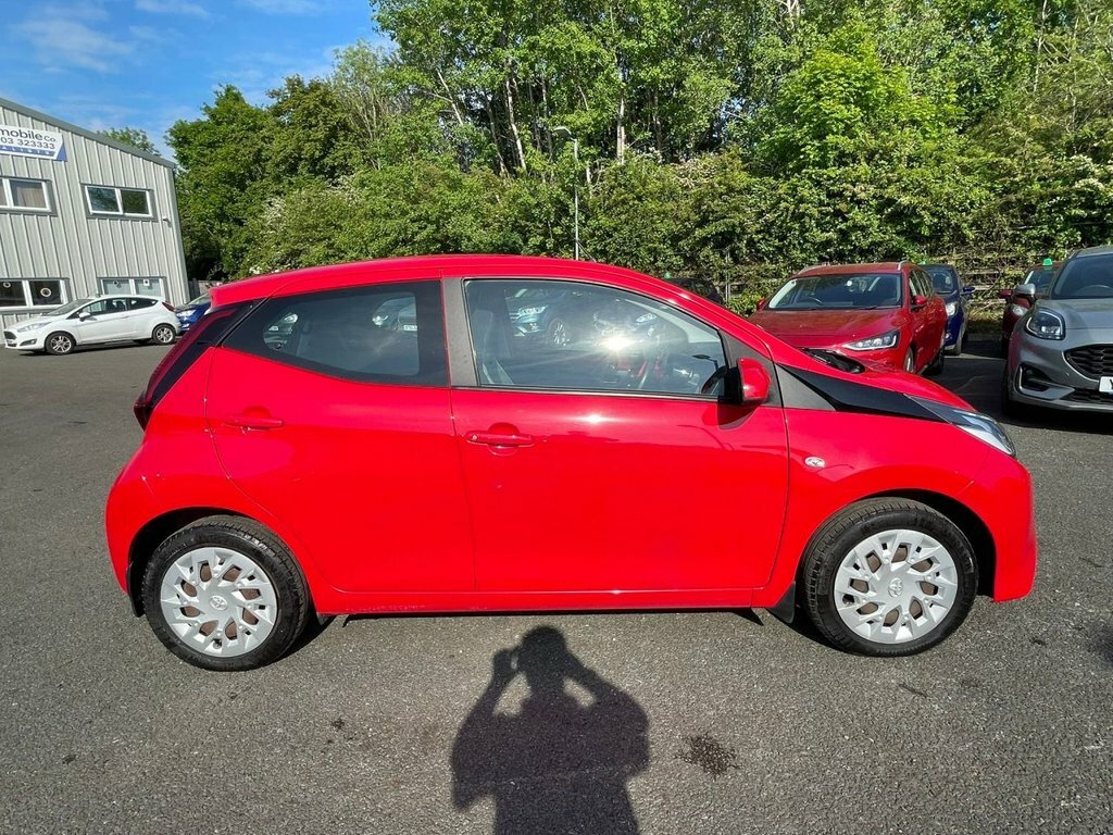Toyota Aygo 1L X-play LP69TZJ Red #2