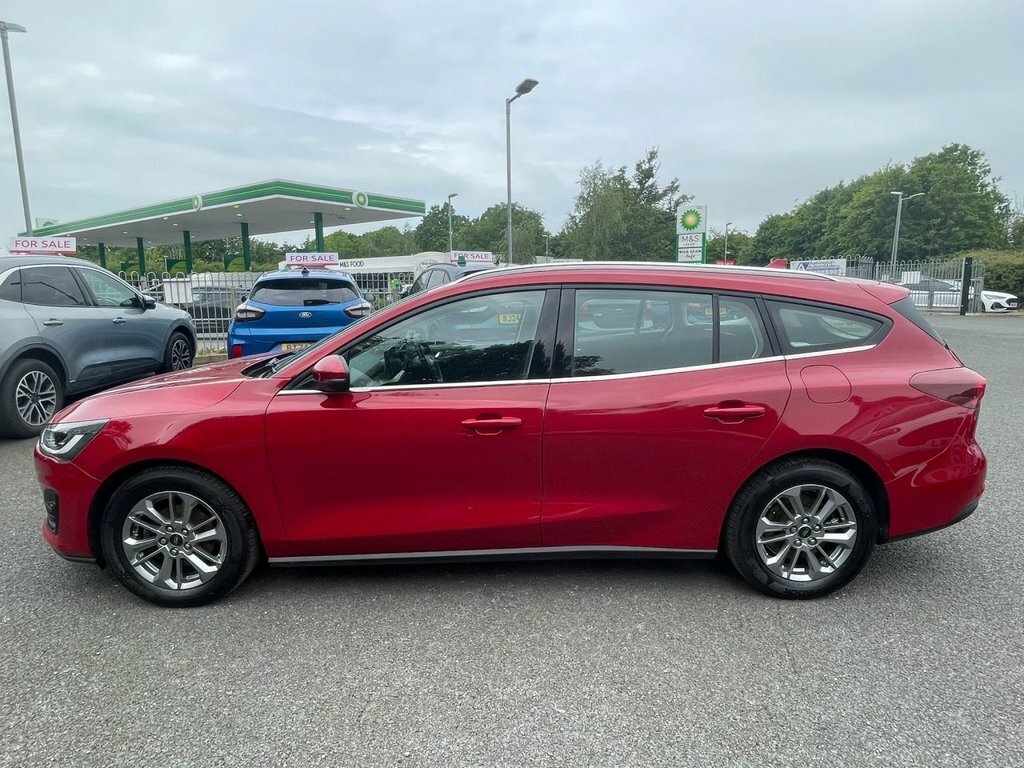 Ford Focus 1L Titanium YGZ7299 Red #6