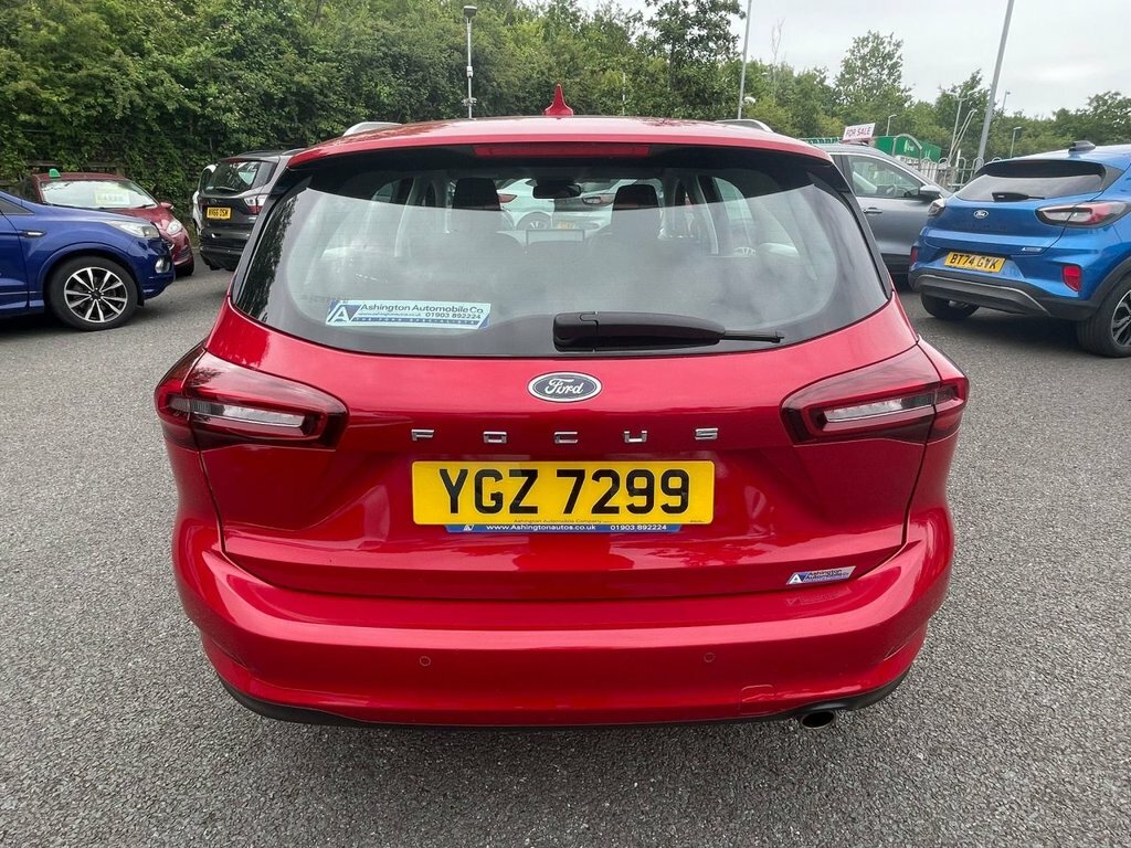 Ford Focus 1L Titanium YGZ7299 Red #4