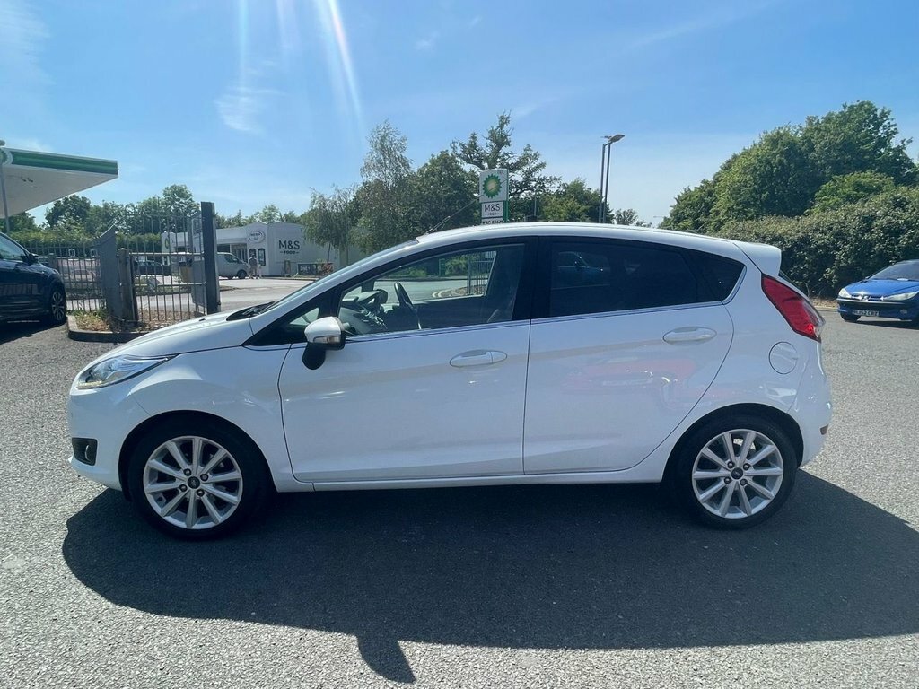 Ford Fiesta 1L Titanium MD15XYW White #6
