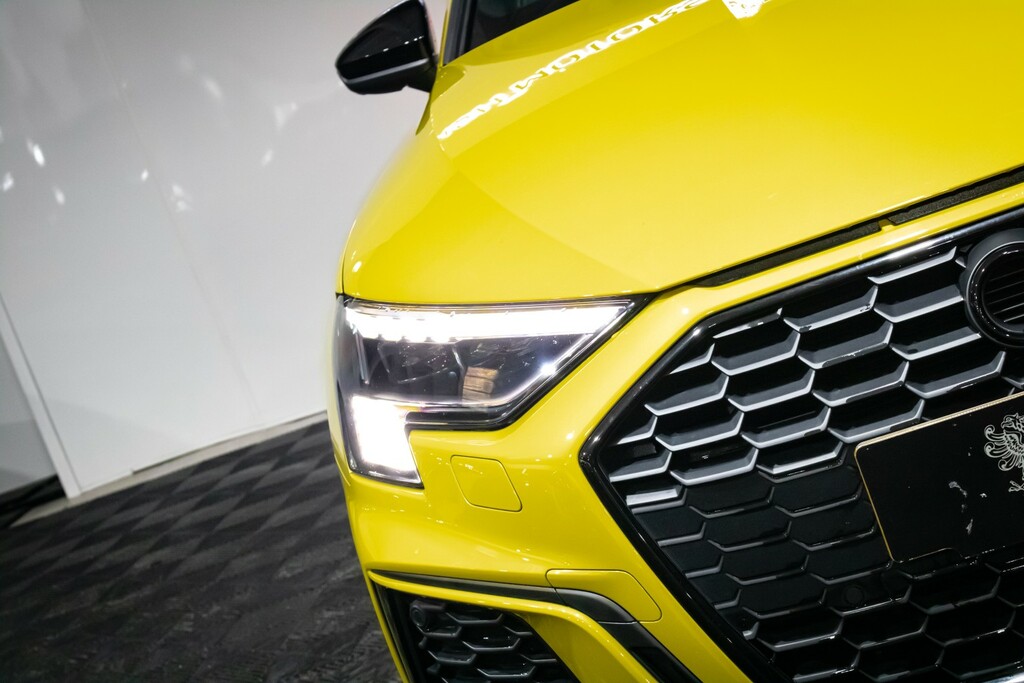 Audi A3 1.5 Tfsi 35 Black Edition VN73CSX Yellow #5