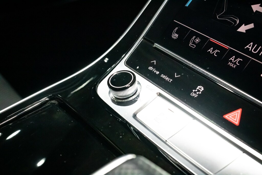 Audi SQ8 4L Vorsprung Black #43