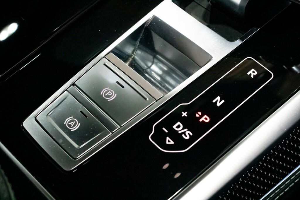 Audi SQ8 4L Vorsprung Black #44