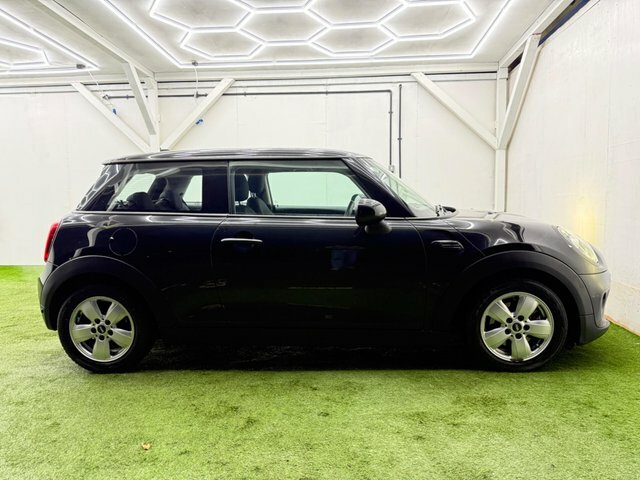 Mini Hatch 2018 1.5 Cooper Classic Euro 6 Ss HX68NKD Black #2