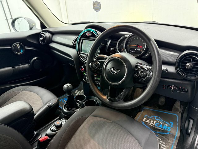 Mini Hatch 2018 1.5 Cooper Classic Euro 6 Ss HX68NKD Black #3