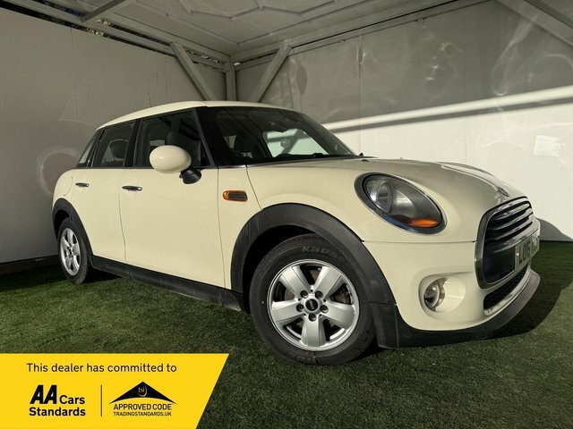 Mini Hatch 2016 1.5 Cooper D Euro 6 Ss White