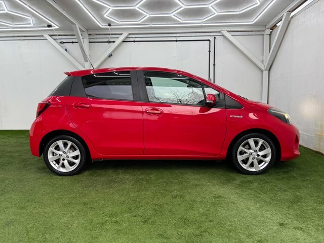 Toyota Yaris 2015 1.5 Vvt-h Sport E-cvt Euro 6 CX65XZW Red #2