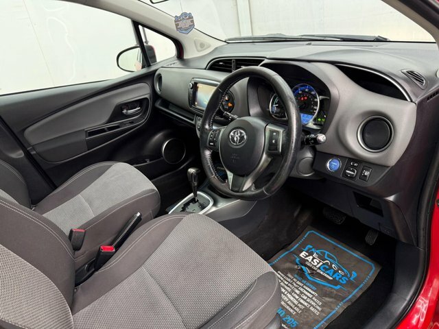 Toyota Yaris 2015 1.5 Vvt-h Sport E-cvt Euro 6 CX65XZW Red #3