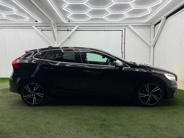 Volvo V40 2018 2.0 D2 R-design Pro Euro 6 Ss GD67YHA Black #5