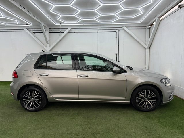 Volkswagen Golf 2017 1.6 Tdi Bluemotion Tech Se Nav Euro 6 Ss 5 RJ17CXC Silver #2