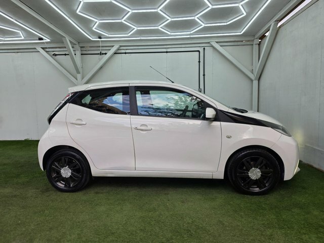 Toyota Aygo 2015 1.0 Vvt-i X-pression Euro 5 Euro 5 FH64WEW White #2