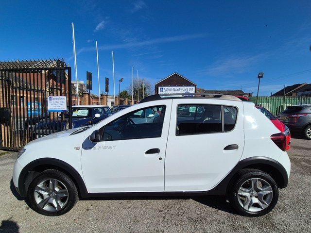 Dacia Sandero Stepway 0.9 Tce Essential Euro 6 S S White