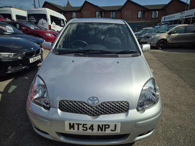 Toyota Yaris 1.3 Vvt-i T Spirit Silver #3