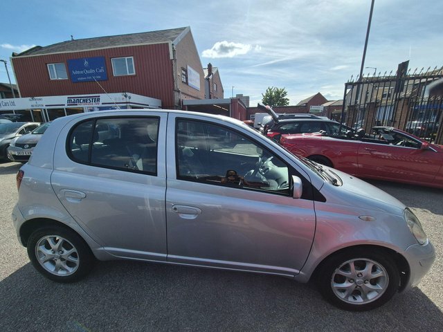 Toyota Yaris 1.3 Vvt-i T Spirit Silver #5