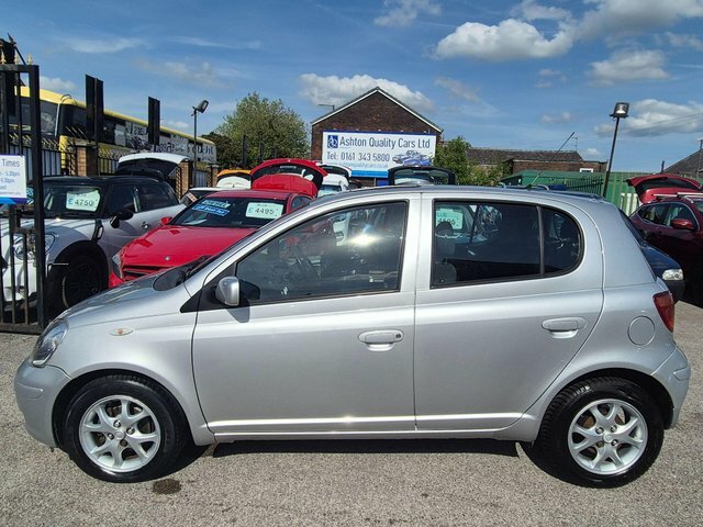 Toyota Yaris 1.3 Vvt-i T Spirit Silver