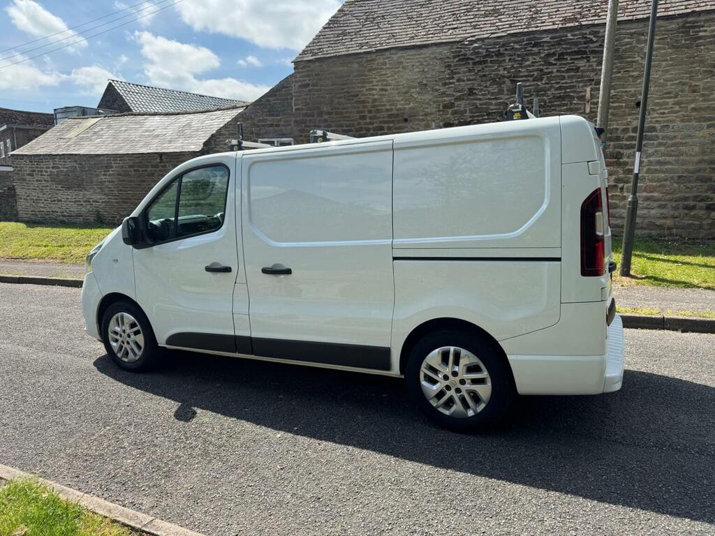 Renault Trafic Panel Van 2.0 Dci Energy 28 Sport Nav Swb Standard TEMP277 White #2