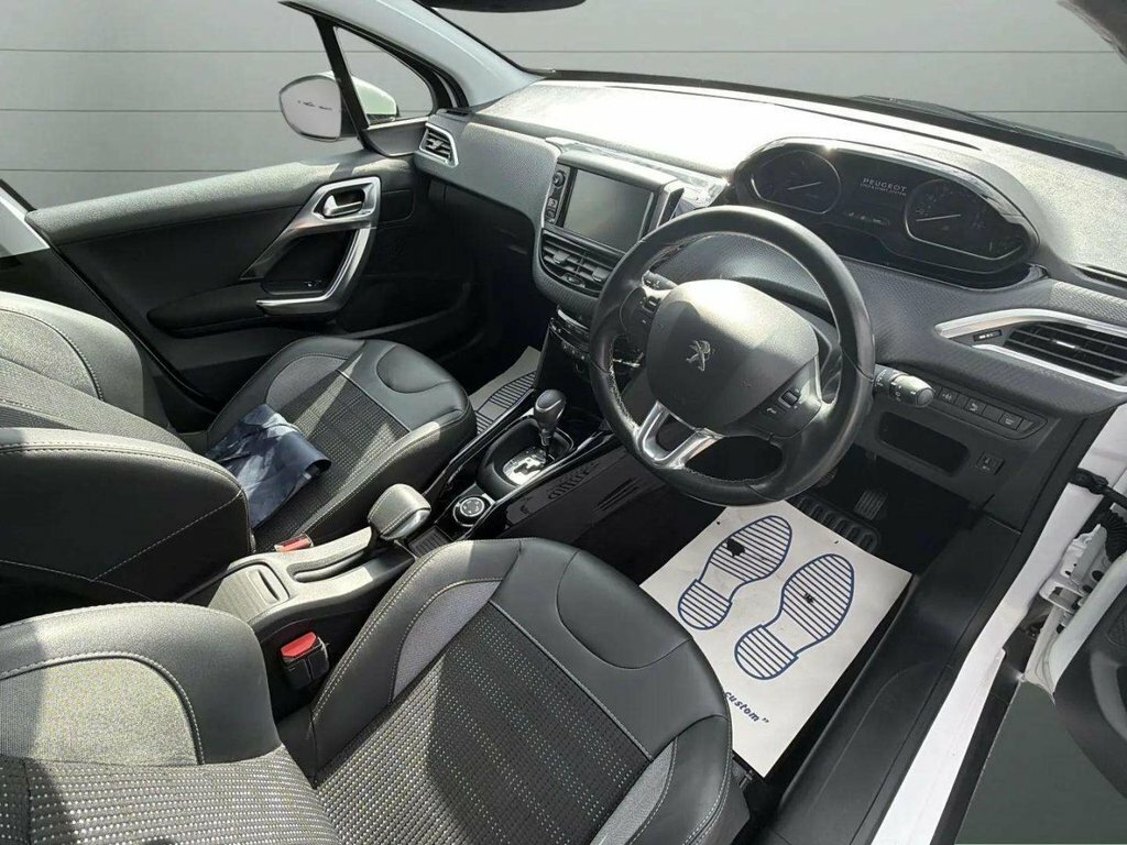 Peugeot 2008 1.2L Allure MK67LKZ White #2