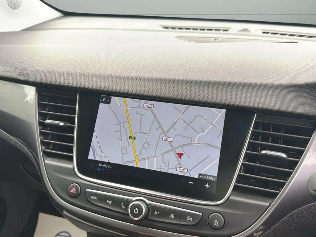 Vauxhall Crossland X 1.2L Tech Line Nav KV69CTX White #2