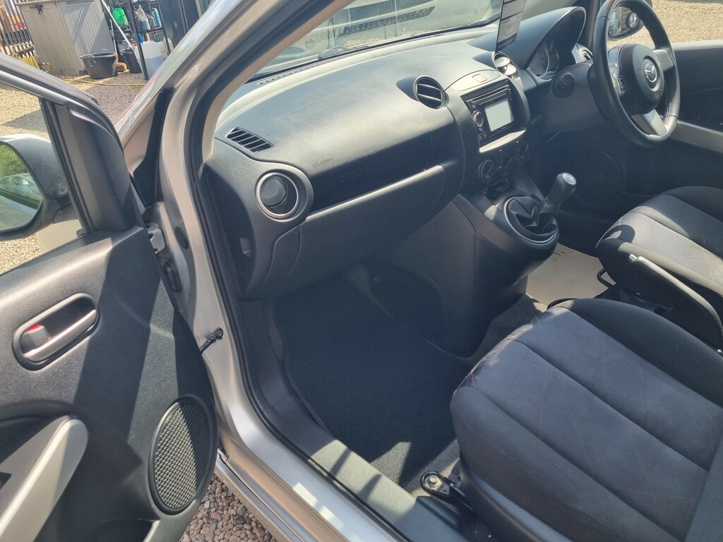 Mazda 2 Hatchback 1.3 Tamura 2011 Silver #6