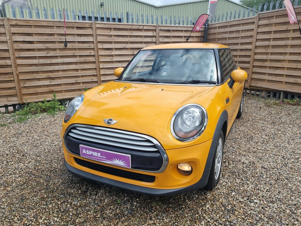 Mini Hatch Hatchback 1.5 Cooper D 3-Door Hatch 2015 Orange