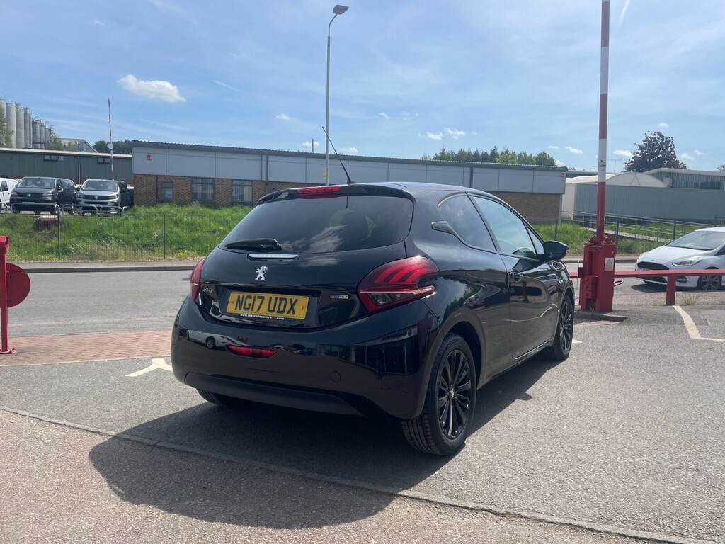 Peugeot 208 Black Edition 1.2 Puretech 82Ps NG17UDX Black #4