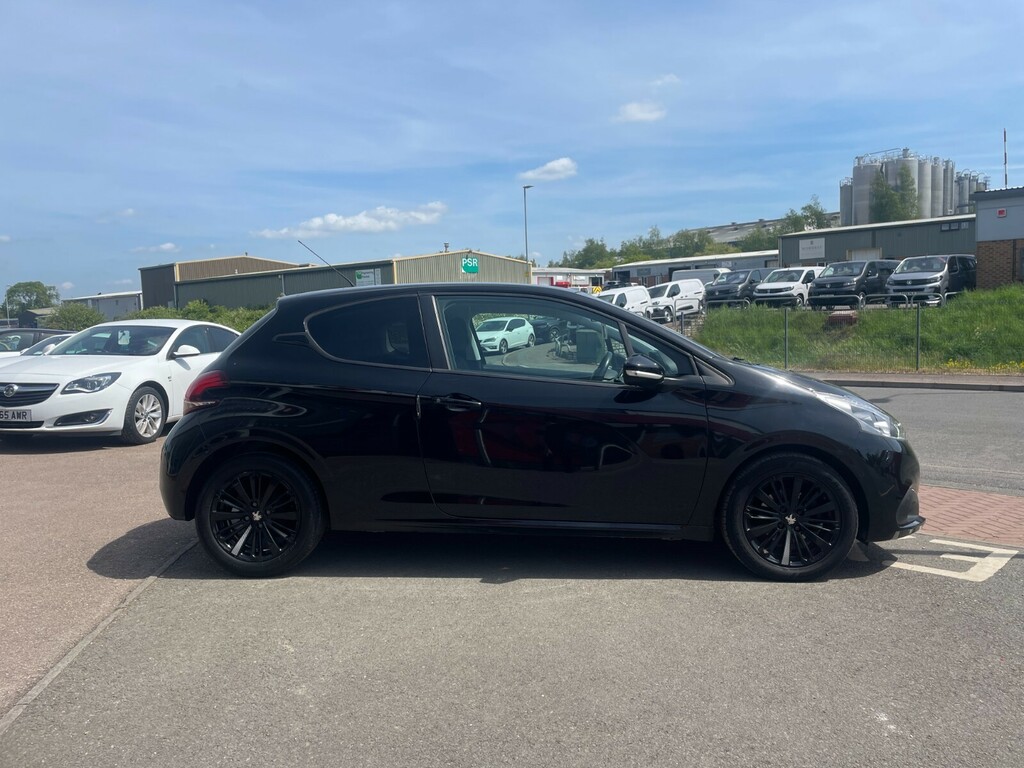 Peugeot 208 Black Edition 1.2 Puretech 82Ps NG17UDX Black #5