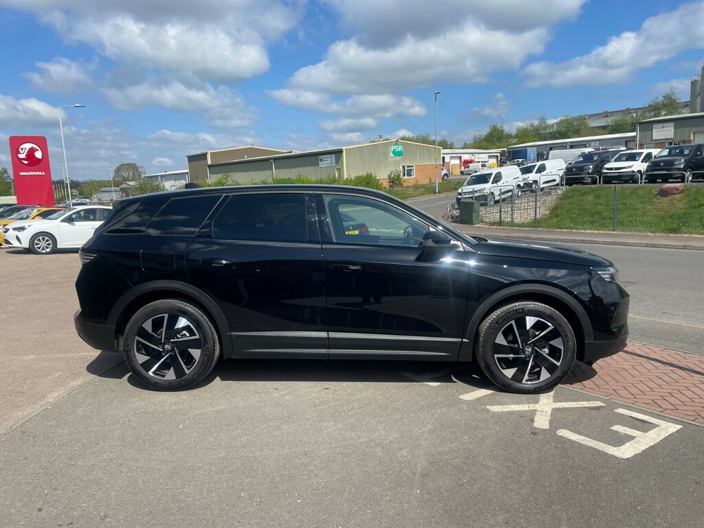 Vauxhall Grandland Ultimate 1.2T 145Ps Mhev Hybrid E-dct6 Black #4