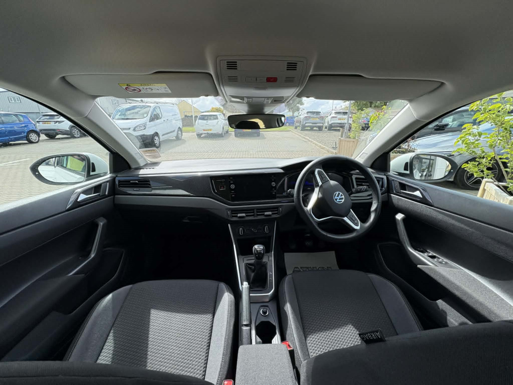 Volkswagen Taigo Life White #4