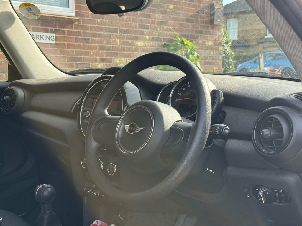 Mini Hatch 1.2L One White #2
