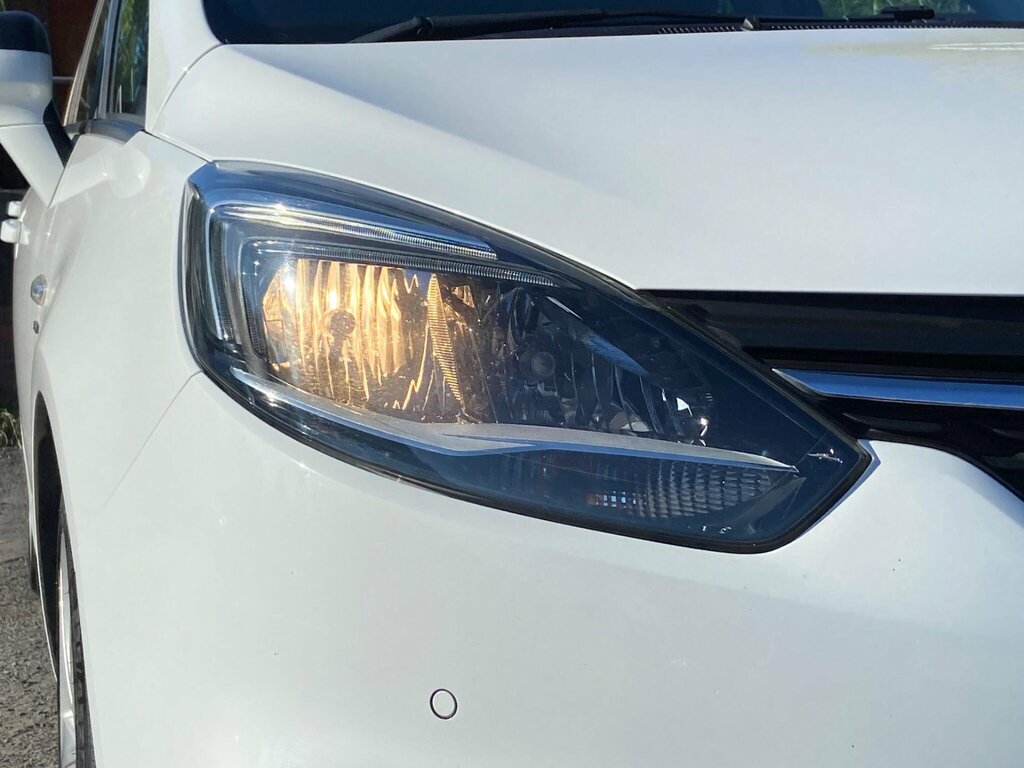 Vauxhall Zafira Tourer 2.0 Cdti Sri Nav Euro 6 Ss White #5