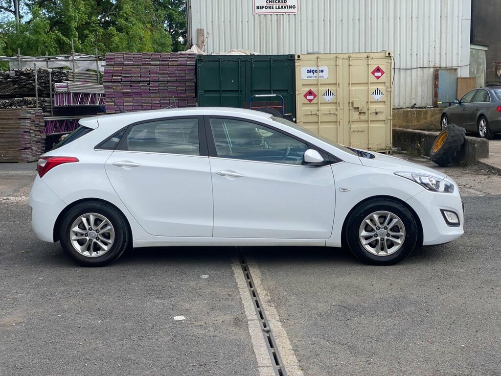 Hyundai I30 1.6 Crdi Blue Drive Se Euro 6 Ss EA15VKC White #5