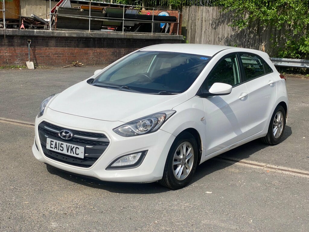 Hyundai I30 1.6 Crdi Blue Drive Se Euro 6 Ss EA15VKC White #2