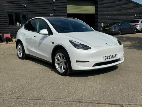 Tesla Model Y Dual Motor Long White