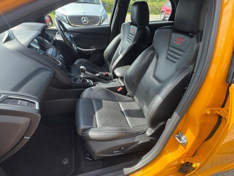 Ford Focus 2.0T Ecoboost St-3 KE15EAT Yellow #5