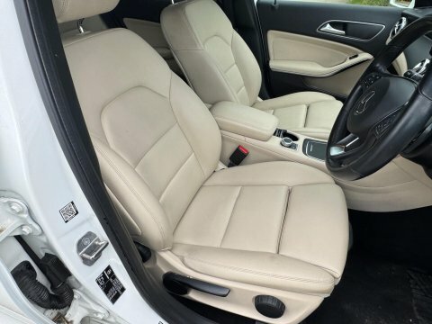 Mercedes-Benz GLA Class 1.6 Gla200 Se LP68RYJ White #2