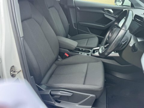 Audi A3 1.0 Tfsi 30 RJ23NJU White #2